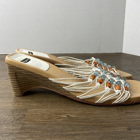 Hype Women’s Cream Tan Beaded Wedge Open Toe Sandal, size 9 - Picture 4 of 8